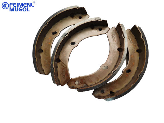 5-47110059 5471100590 قطع غيار السيارات أحذية الفرامل للشاحنة ISUZU NKR 100P